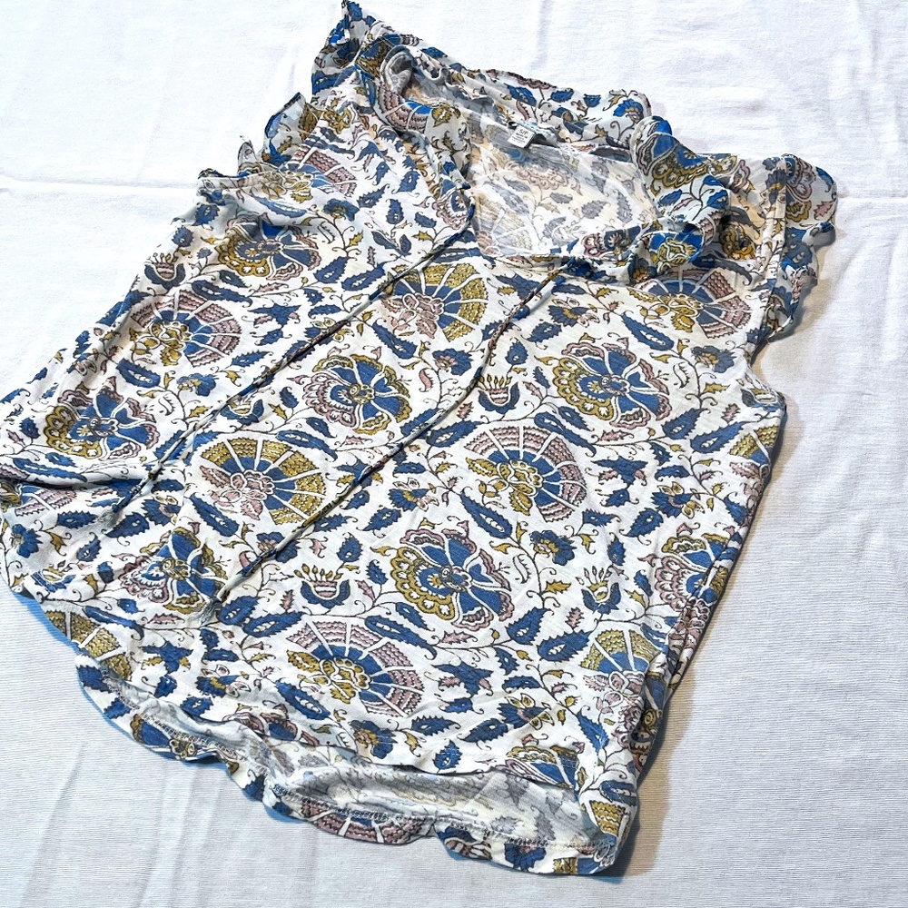 white, navy blue, and mustard yellow small top